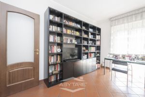 5 locali con riscaldamento autonomo e box auto