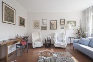 5 locali con riscaldamento autonomo e box auto