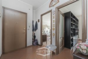 5 locali con riscaldamento autonomo e box auto