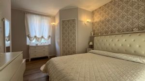 Casa indipendente tre lati con terrazzi e ascensore privato
