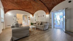 Casa indipendente tre lati con terrazzi e ascensore privato