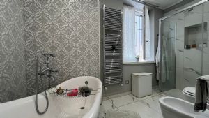 Casa indipendente tre lati con terrazzi e ascensore privato