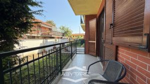 Appartamento piano terra con giardino e box auto doppio.