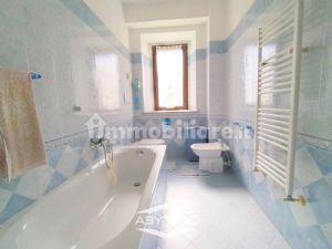 QUADRILOCALE CON BOX DOPPIO E POSTO AUTO