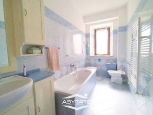 QUADRILOCALE CON BOX DOPPIO E POSTO AUTO