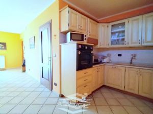 QUADRILOCALE CON BOX DOPPIO E POSTO AUTO