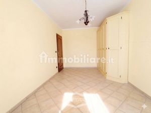 QUADRILOCALE CON BOX DOPPIO E POSTO AUTO