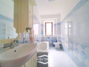 QUADRILOCALE CON BOX DOPPIO E POSTO AUTO