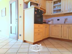 QUADRILOCALE CON BOX DOPPIO E POSTO AUTO