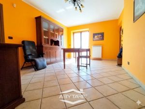 QUADRILOCALE CON BOX DOPPIO E POSTO AUTO