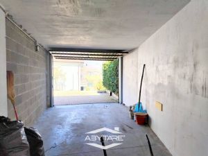 QUADRILOCALE CON BOX DOPPIO E POSTO AUTO
