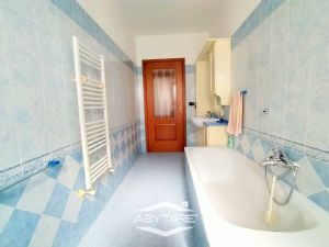 QUADRILOCALE CON BOX DOPPIO E POSTO AUTO
