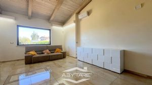 Casa indipendente su 4 lati con giardino e cortile privato