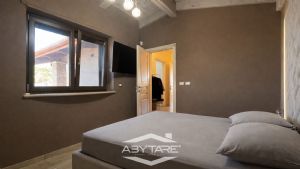 Casa indipendente su 4 lati con giardino e cortile privato