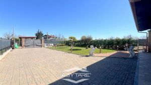 Casa indipendente su 4 lati con giardino e cortile privato