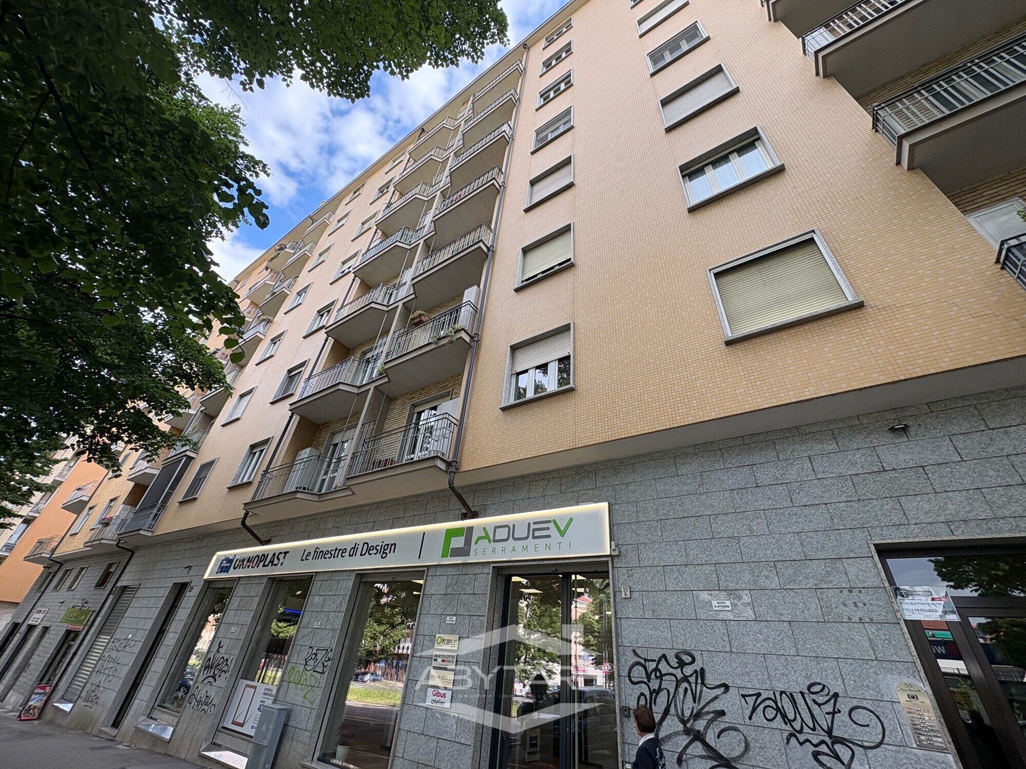 AMPIO QUADRILOCALE IN BUONO STATO INTERNO