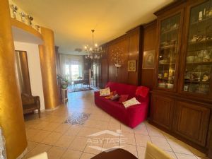 AMPIO QUADRILOCALE IN BUONO STATO INTERNO