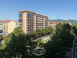 AMPIO QUADRILOCALE IN BUONO STATO INTERNO