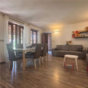 Cascina ex B&B ristrutturata con due unità abitative e oltre 26.000 mq di terreni