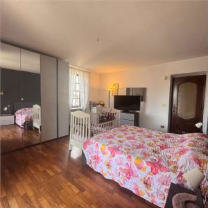 Cascina ex B&B ristrutturata con due unità abitative e oltre 26.000 mq di terreni