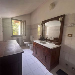 Cascina ex B&B ristrutturata con due unità abitative e oltre 26.000 mq di terreni