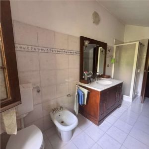 Cascina ex B&B ristrutturata con due unità abitative e oltre 26.000 mq di terreni