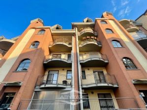 Ampio bilivello con terrazzi in palazzina recente