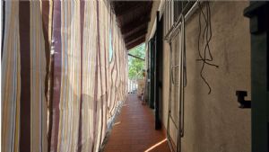 Casa libera su tre lati con cortile, garage doppio e terreno