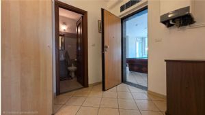 Casa libera su tre lati con cortile, garage doppio e terreno