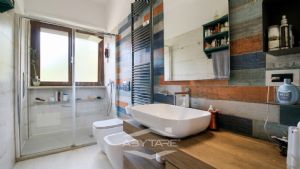 Elegante appartamento con mansarda Torino precollina
