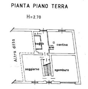 Casa ristrutturata libera su tre lati con cortile privato