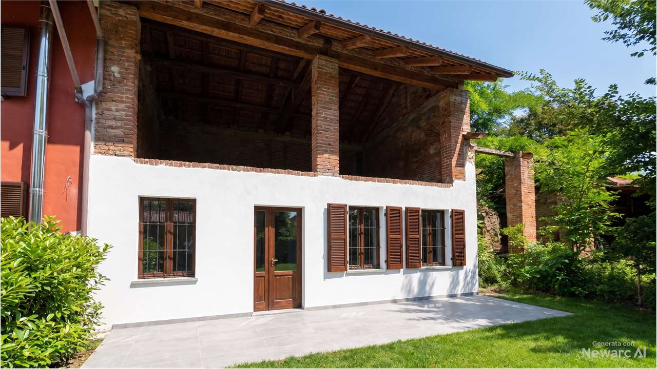 CASCINA DI TESTA LIBERA SU TRE LATI CON AMPIO TERRENO CONFINANTE – IMPORTANTE POTENZIALE DI RECUPERO