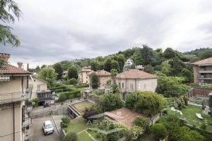 ESCLUSIVO APPARTAMENTO IN ZONA COLLINARE