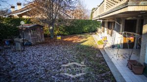 Druento villa indipendente con giardino zona Misterletta