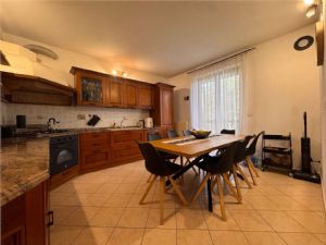 VILLA A SCHIERA LIBERA SU TRE LATI GIA' ARREDATA