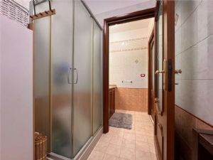 VILLA A SCHIERA LIBERA SU TRE LATI GIA' ARREDATA