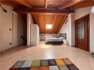 VILLA A SCHIERA LIBERA SU TRE LATI GIA' ARREDATA