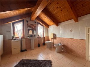 VILLA A SCHIERA LIBERA SU TRE LATI GIA' ARREDATA