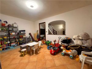 VILLA A SCHIERA LIBERA SU TRE LATI GIA' ARREDATA