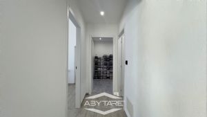 Casa semindipendente con cortile privato, box auto e  magazzino