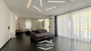Casa semindipendente con cortile privato, box auto e  magazzino