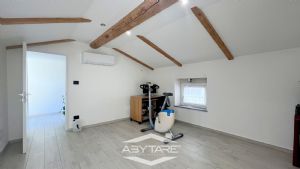 Casa semindipendente con cortile privato, box auto e  magazzino