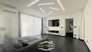 Casa semindipendente con cortile privato, box auto e  magazzino