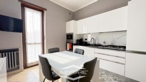 Appartamento ristrutturato in bifamiliare con giardino