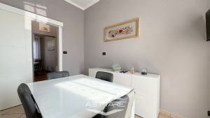 Appartamento ristrutturato in bifamiliare con giardino