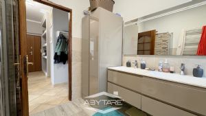 Appartamento ristrutturato in bifamiliare con giardino