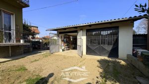 Appartamento ristrutturato in bifamiliare con giardino