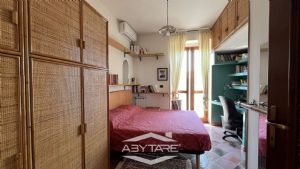Casa indipendente su tre lati con giardino e autorimessa tripla