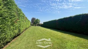 Casa indipendente su tre lati con giardino e autorimessa tripla
