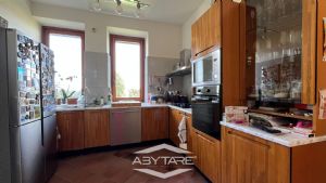 Casa indipendente su tre lati con giardino e autorimessa tripla